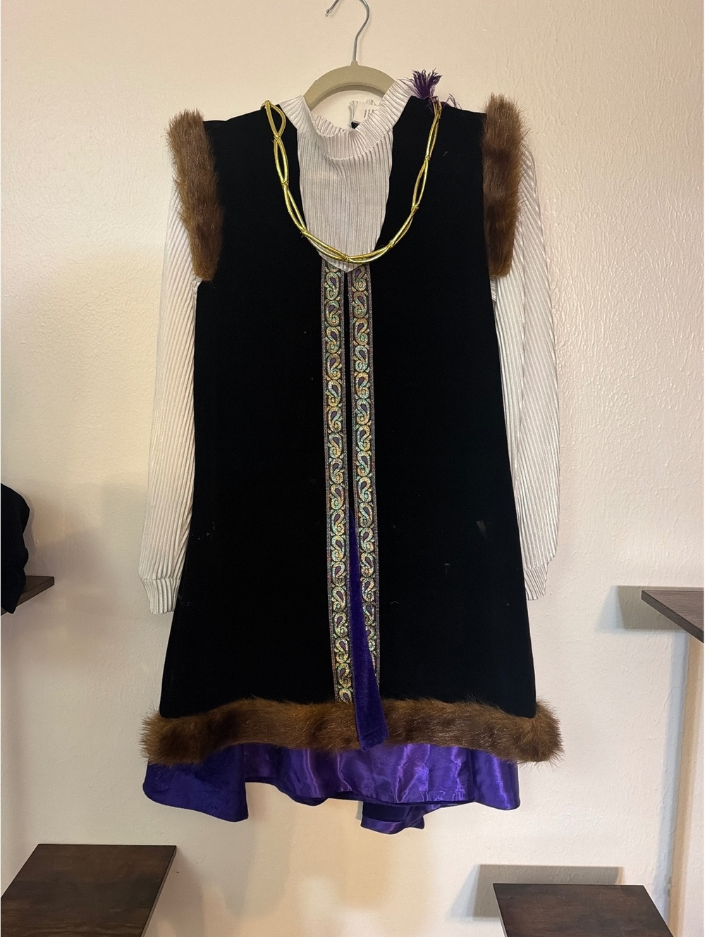 Medieval Renaissance Costume Dress with Cape and Accessories - Size Large